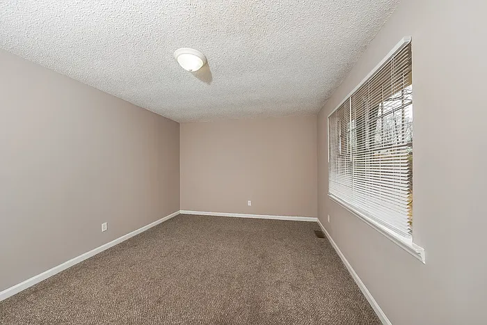 1333 Turf Dr — Photo 2