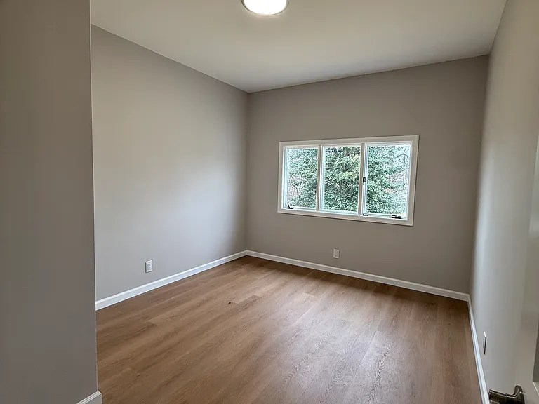814 Hessian Ave — Photo 12