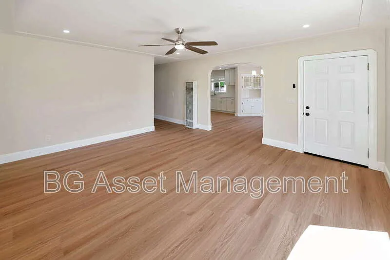 2 bed, 1.0 bath, 1283 sqft, $2,850 — Photo 2