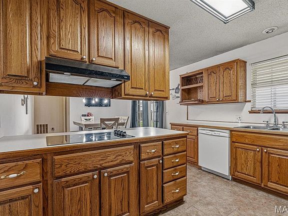 5th image of 2404 Northaven Dr