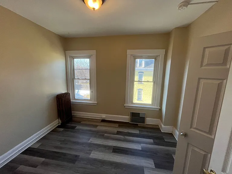 400-402 Mitchell Avenue — Photo 8