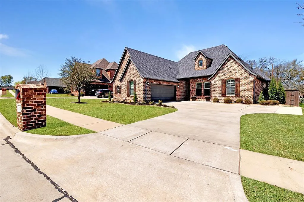 Building Photo - 3203 Bandera Dr
