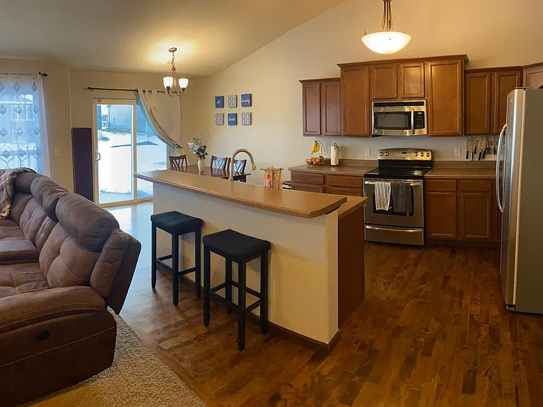 1122 Amelia Dr — Photo 4