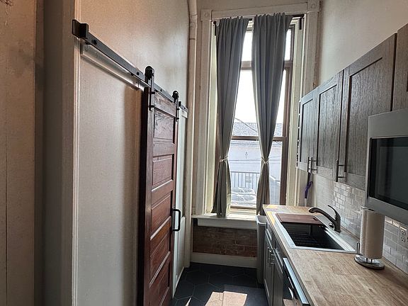 5th image of 219 N Main St Unit D