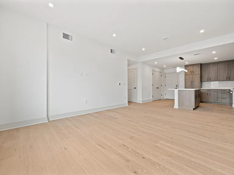 921 Madison St #508 — Photo 6