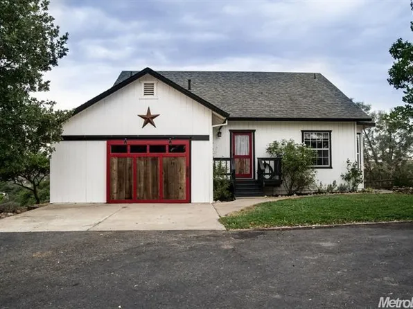 12805 Lynde St, Knights Ferry, CA 95361