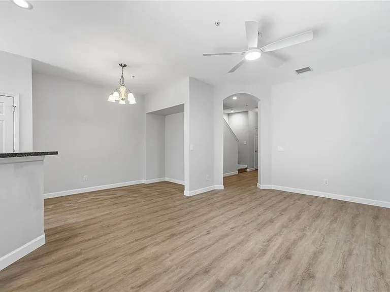 1346 Grantham Dr — Photo 8