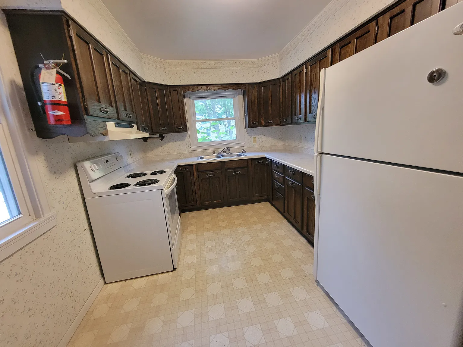 6 bed, 1519 sqft, $2,000 — Photo 3