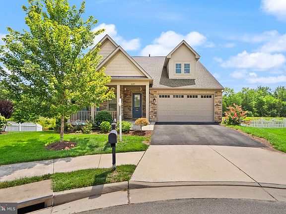 2nd image of 41699 Brookebourough Ct