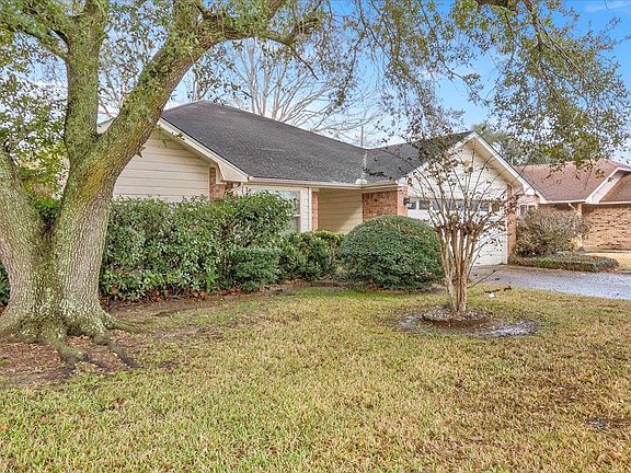 3rd image of 1081 Meadowvale Dr