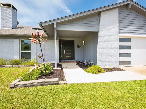 2101 Columbian Club Dr, Carrollton, TX 75006