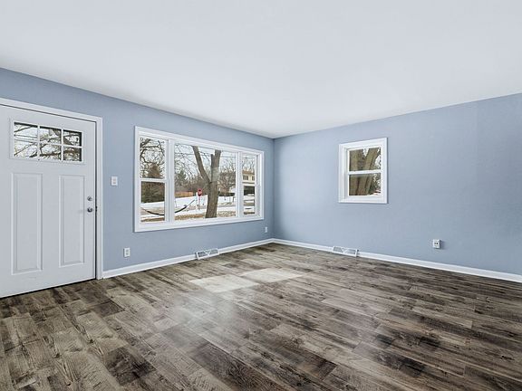 3rd image of 15346 Le Claire Ave