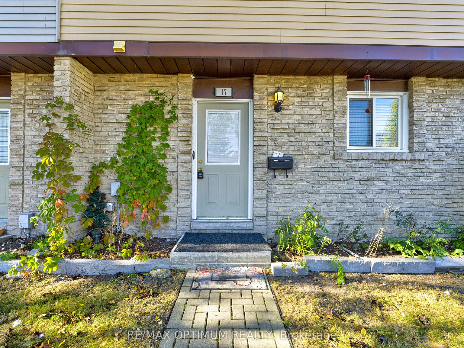 45 Hansen Rd N — Photo 3