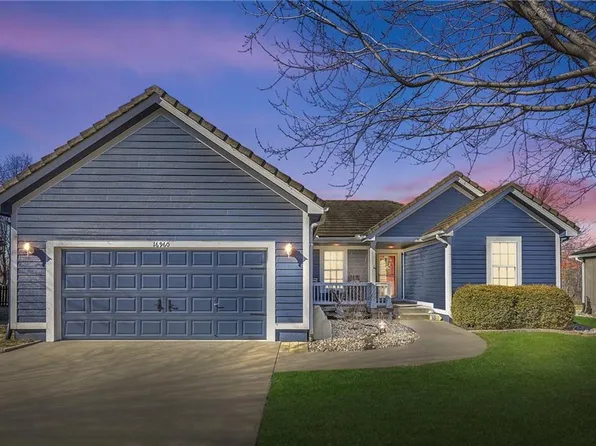 16960 S Agnes St, Gardner, KS 66030