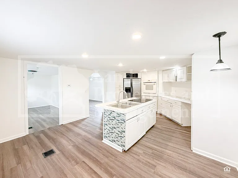3818 Ethel Ave — Photo 10