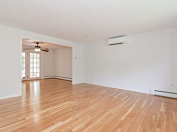4th image of 6 Treeland Dr
