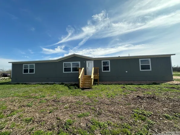 513 Private Road 4658, Hondo, TX 78861