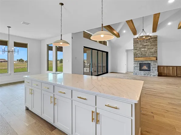 7435 S Aberdeen Dr, Cleburne, TX 76033