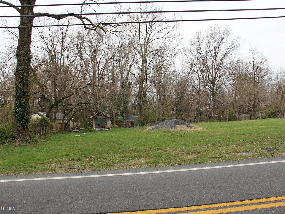 2nd image of 2412 Holly Neck Rd