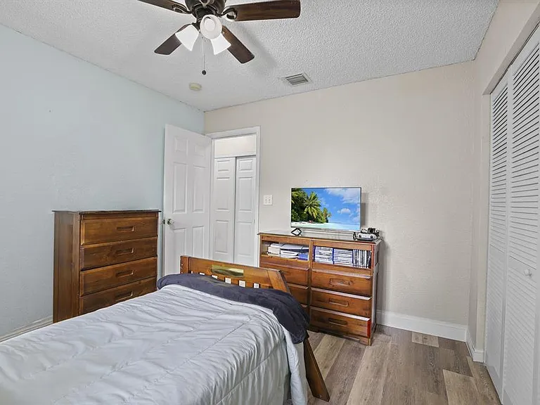 401 NW 16th Pl — Photo 7