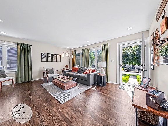 2nd image of 419 S Michigan Ave