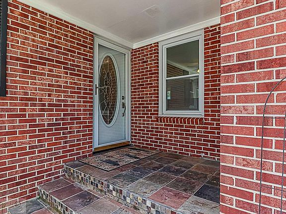 2nd image of 204 N Harding Dr