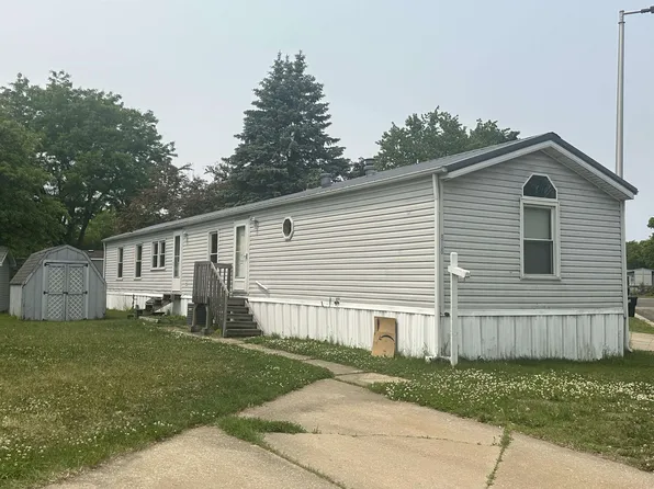 666 S Bluff St #818, South Beloit, IL 61080