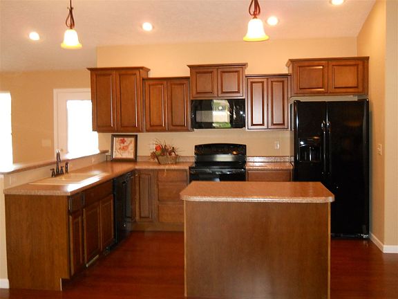 4th image of 208 Violet Dr