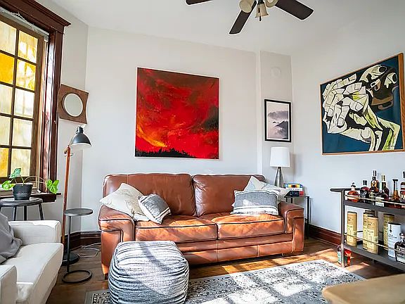2nd image of 843 N Hoyne Ave APT 2F