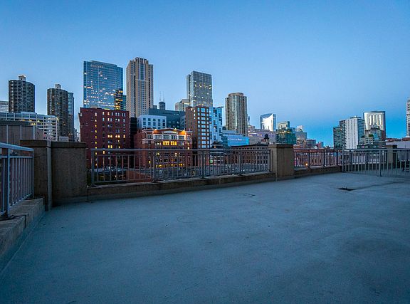 5th image of 600 N Dearborn St APT 612
