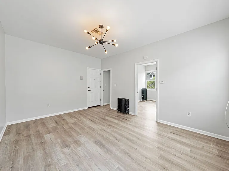 210 W Price St — Photo 3