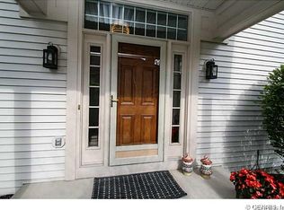 27 Fairvale Dr, Penfield, NY 14526