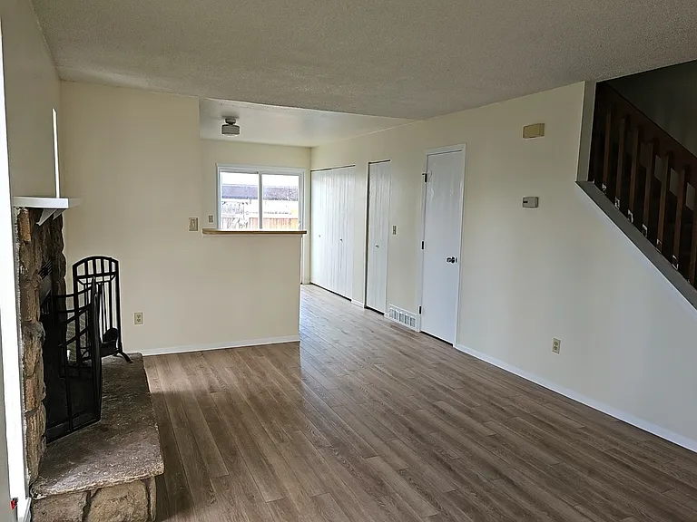 7628 Lexington Manor Dr — Photo 3