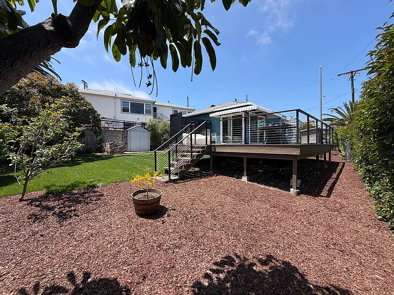 715 W Hamilton Pl — Photo 3
