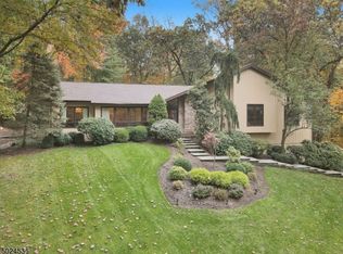 9 Timber Ridge Dr, Warren, NJ 07059