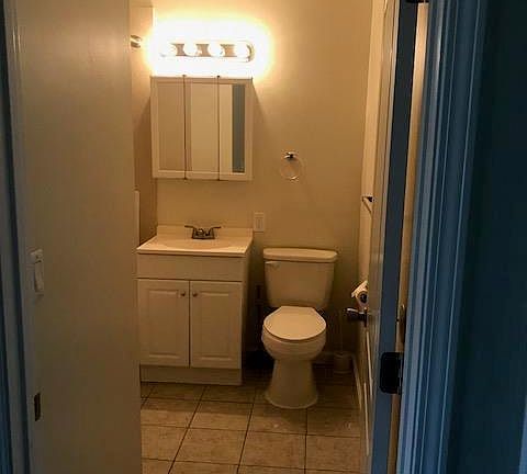5th image of 608 O St APT 17