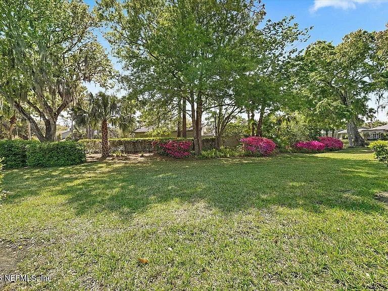64 Players Club Villas Rd — Photo 21