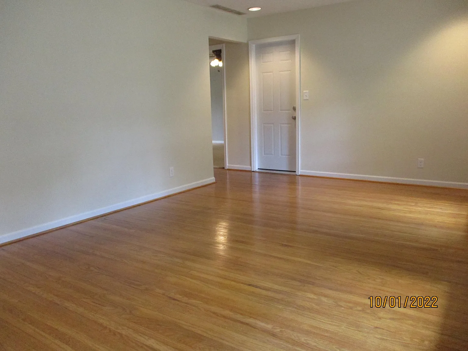3 bed, 1.5 bath, 1612 sqft, $1,950 — Photo 2