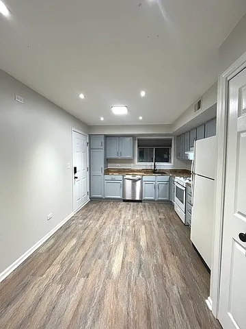 2 bed, 938 sqft, $2,400 — Photo 3