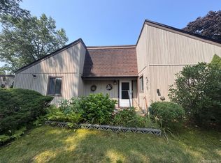 20 Strathmore Gate Dr, Stony Brook, NY 11790