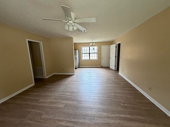 4th image of 800 Hairston Bend Rd