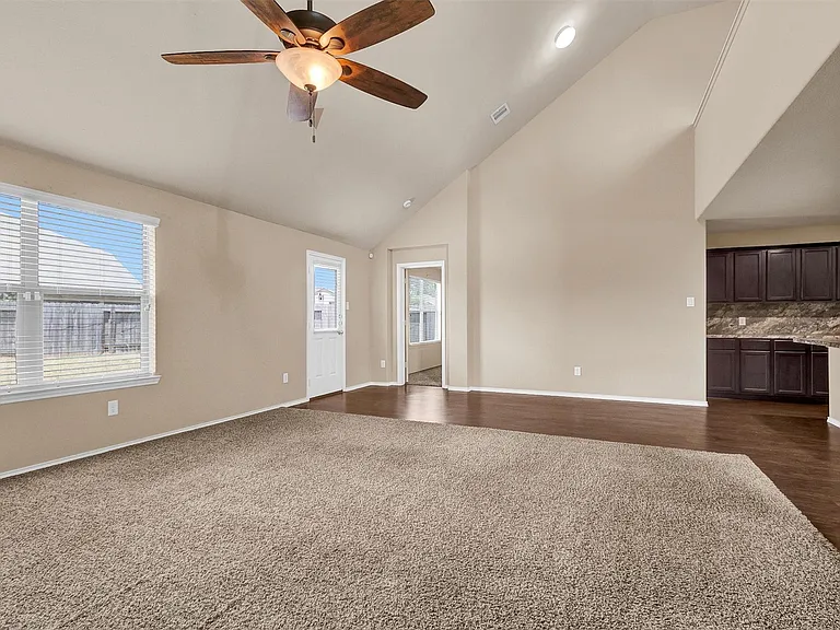 2119 Treasure Mountain Dr — Photo 12