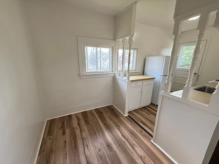 612 Lansing Ave — Photo 9
