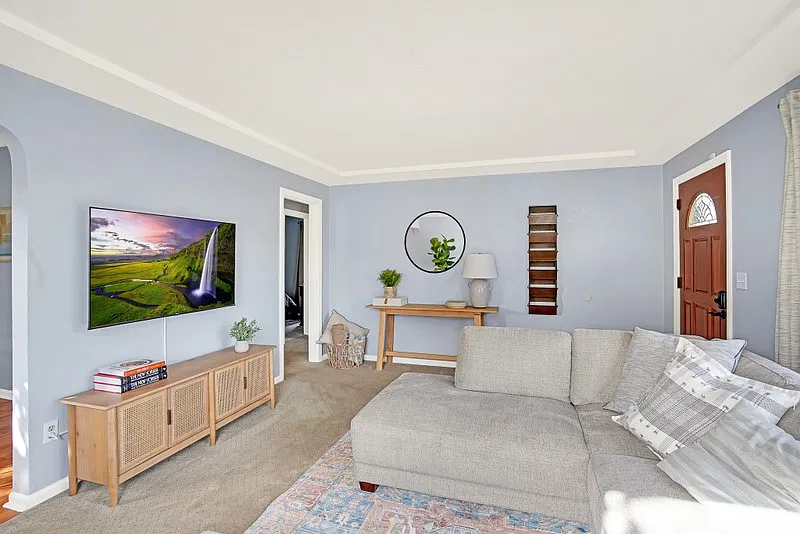 1 bed, 1.0 bath, 110 sqft, $1,025 — Photo 2