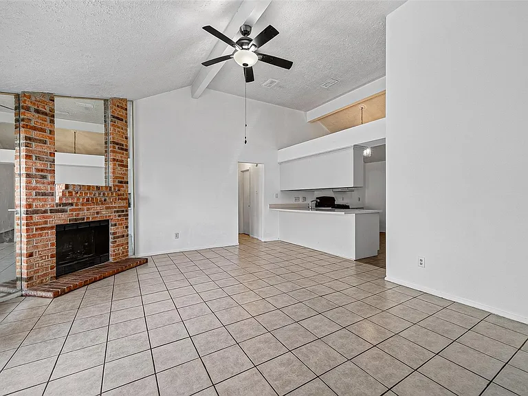 4632 Greenwood Dr — Photo 4