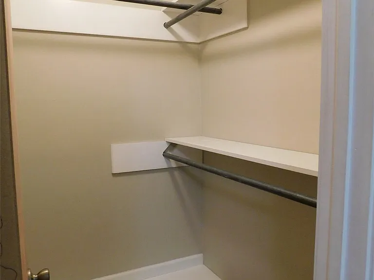 733 Gillespie St — Photo 24