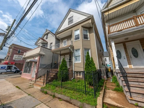 313 Washington Ave, Elizabeth City, NJ 07202