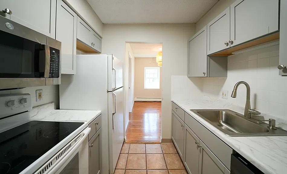 3 bed, 1180 sqft, $3,200 — Photo 4
