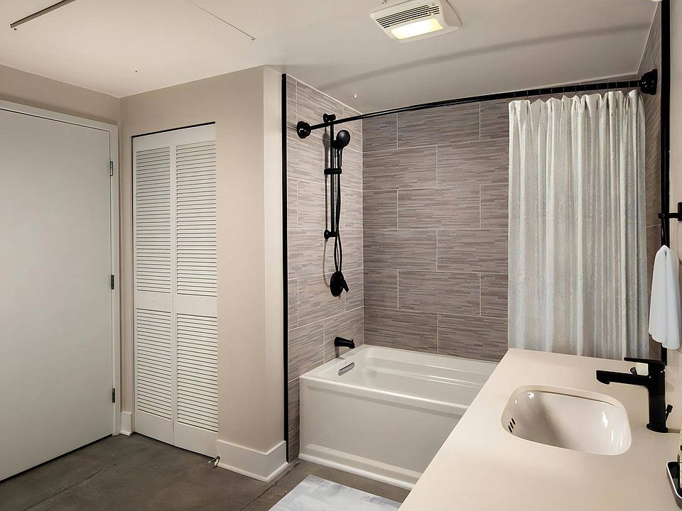 Luxury Bathrooms with Soaking Tubs