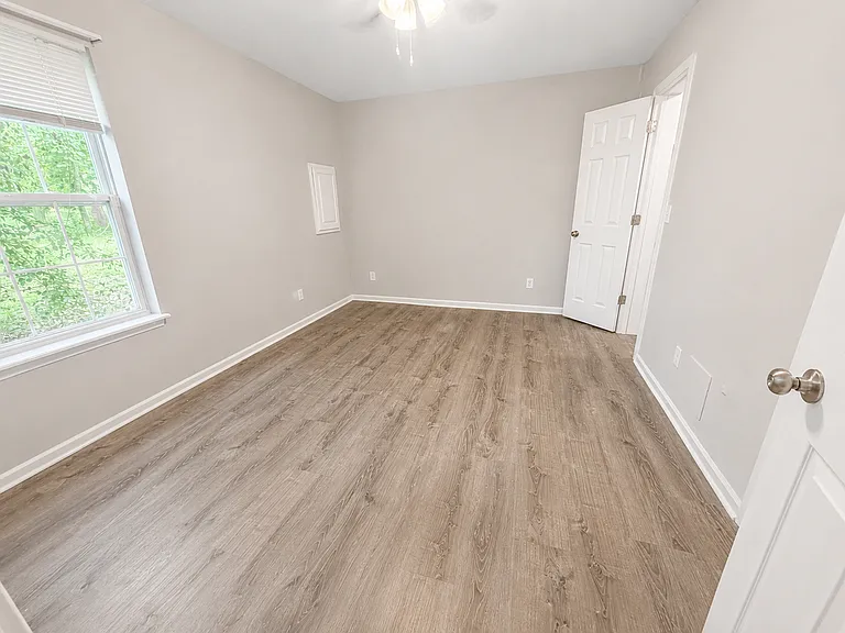 1318 Valley Creek Ln — Photo 6